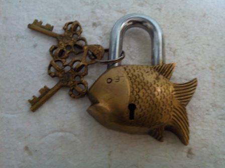 Golden Fearless Fish Tibet Buddhist Vintage Style Brass PadLock Lock 2